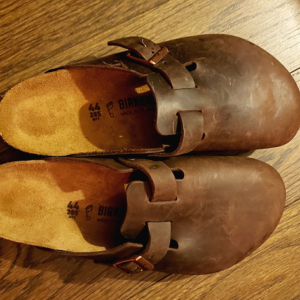 BIRKENSTOCK BOSTON SOFT FOOTBED IN MOCHA